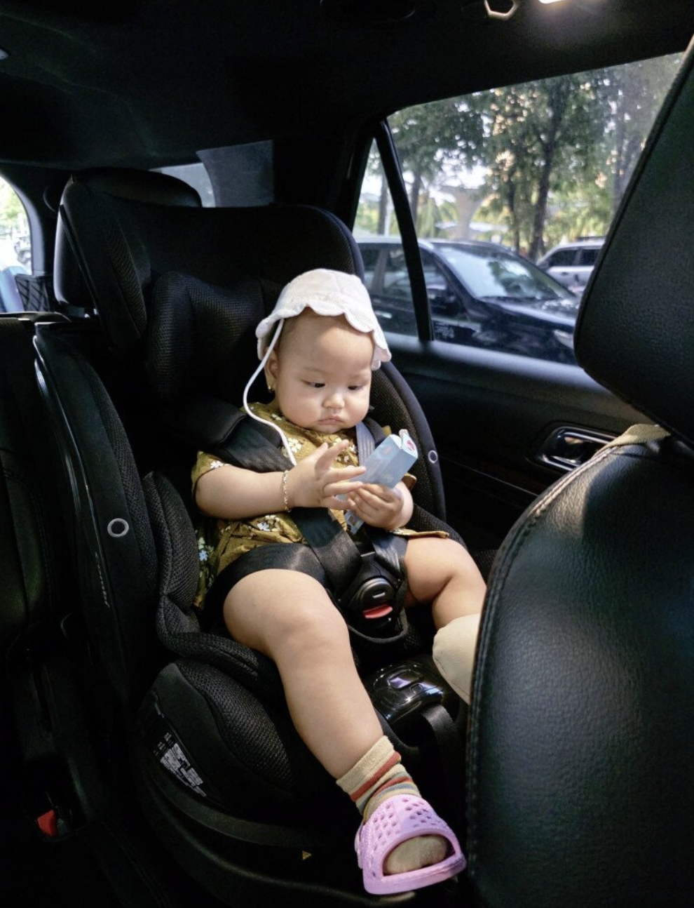 H'Hen Ni&ecirc; v&agrave; khoảnh khắc h&agrave;i hước c&ugrave;ng con g&aacute;i 7 th&aacute;ng tuổi g&acirc;y sốt mạng x&atilde; hội - Ảnh 5.