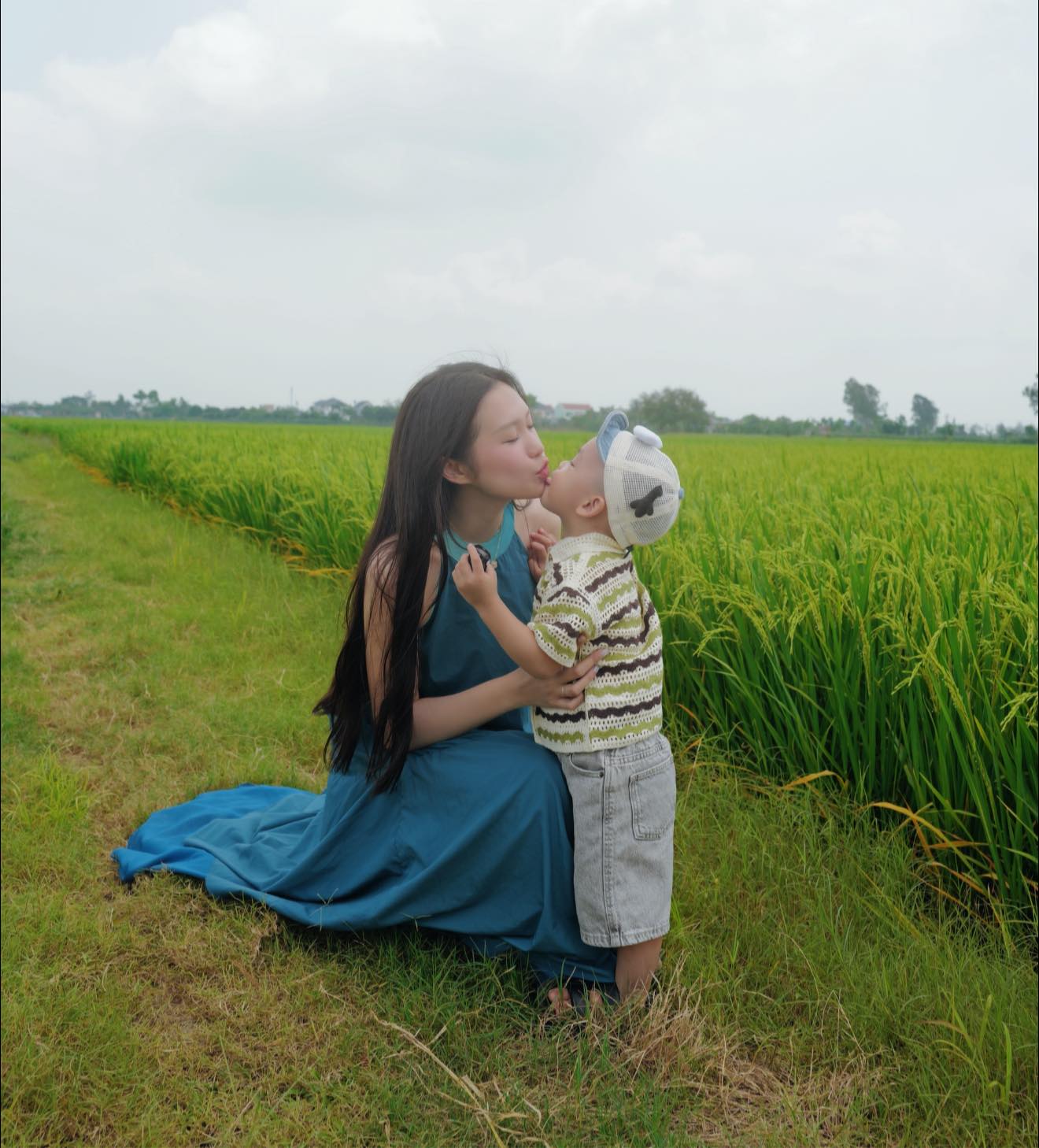 Do&atilde;n Hải My g&acirc;y ch&uacute; &yacute; với h&igrave;nh ảnh B&ecirc;n con trai tại qu&ecirc; chồng - Ảnh 1.