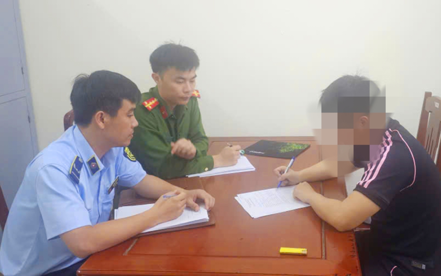 Phạt 15 triệu đồng c&aacute; nh&acirc;n &lsquo;chặt ch&eacute;m&rsquo; gi&aacute; gửi xe tại Sầm Sơn
