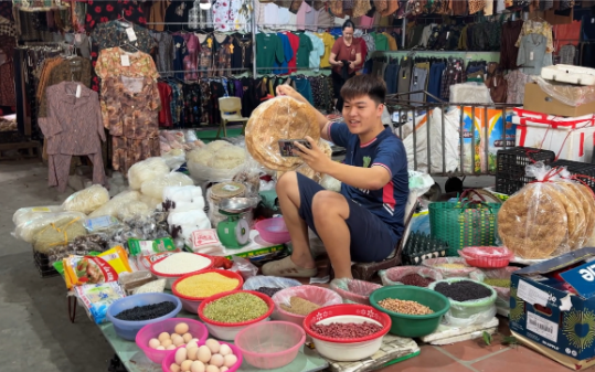 Từ chợ truyền thống đến s&agrave;n online: C&aacute;ch người d&acirc;n n&ocirc;ng th&ocirc;n th&iacute;ch ứng với thời đại số