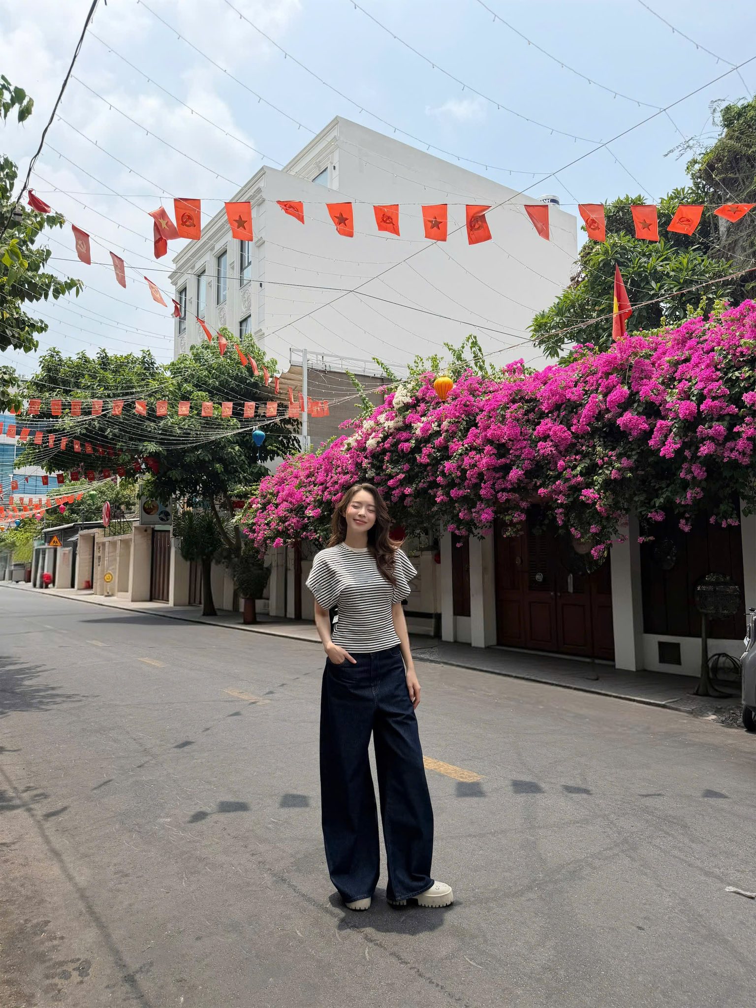 Hoa hậu thanh thủy tỏa s&aacute;ng với vẻ đẹp của h&ograve;a b&igrave;nh trong bộ ảnh kỷ niệm 30 / 4 - Ảnh 11.