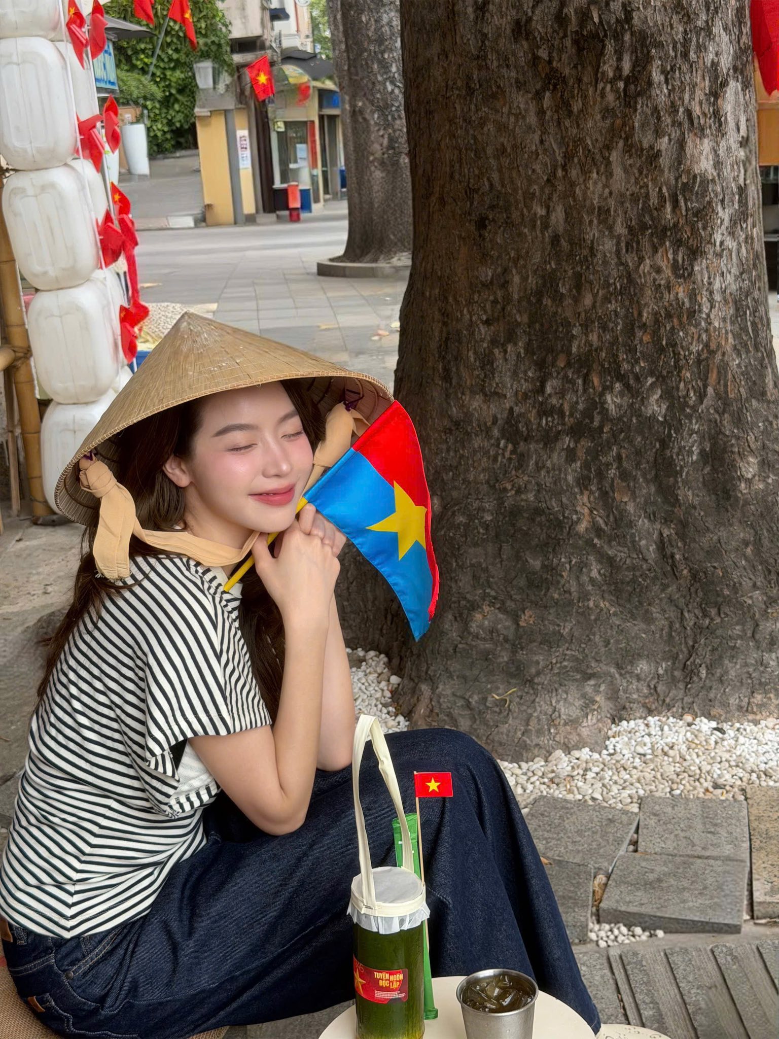 Hoa hậu thanh thủy tỏa s&aacute;ng với vẻ đẹp của h&ograve;a b&igrave;nh trong bộ ảnh kỷ niệm 30 / 4 - Ảnh 6.