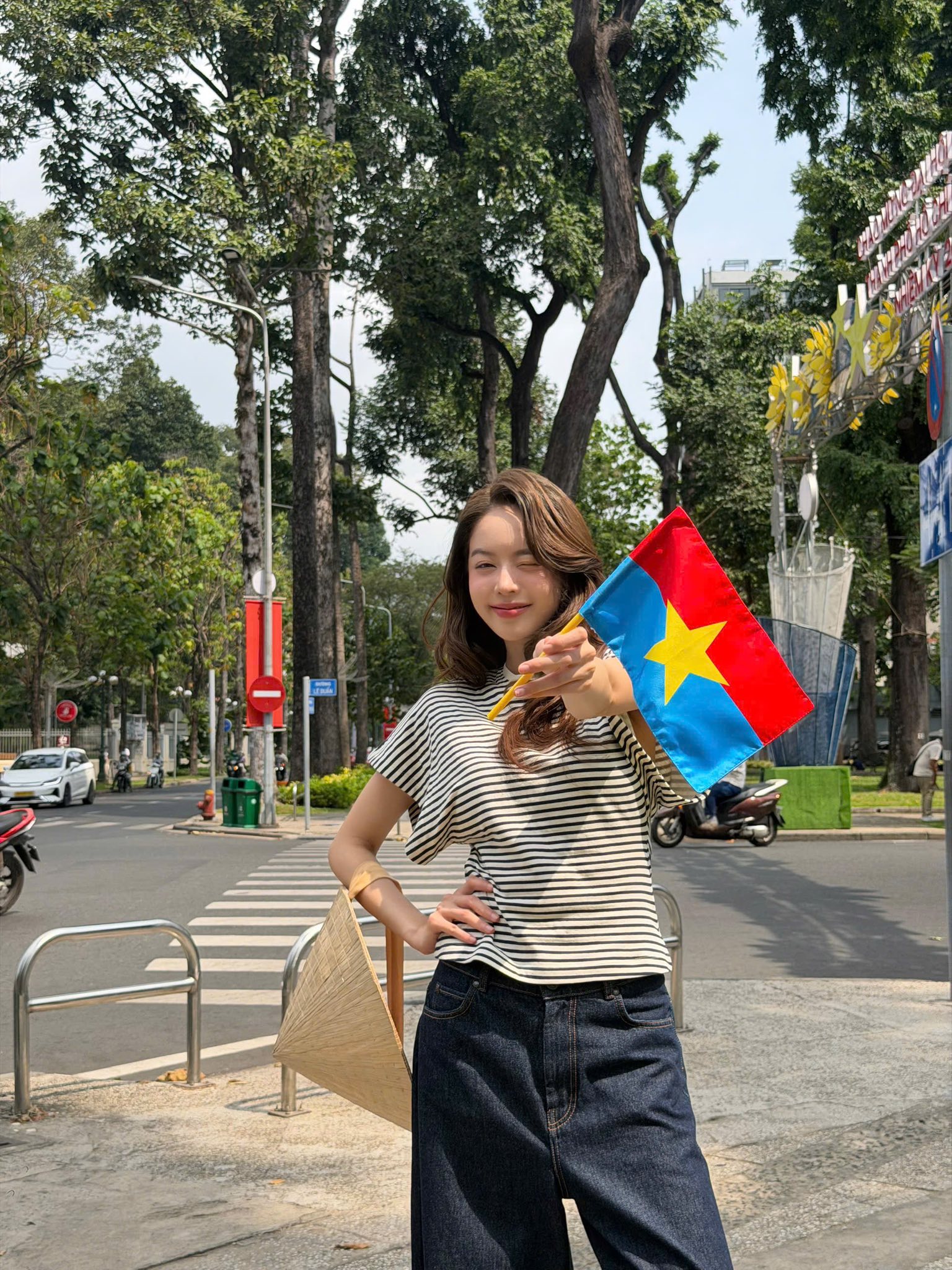 Hoa hậu thanh thủy tỏa s&aacute;ng với vẻ đẹp của h&ograve;a b&igrave;nh trong bộ ảnh kỷ niệm 30 / 4 - Ảnh 2.