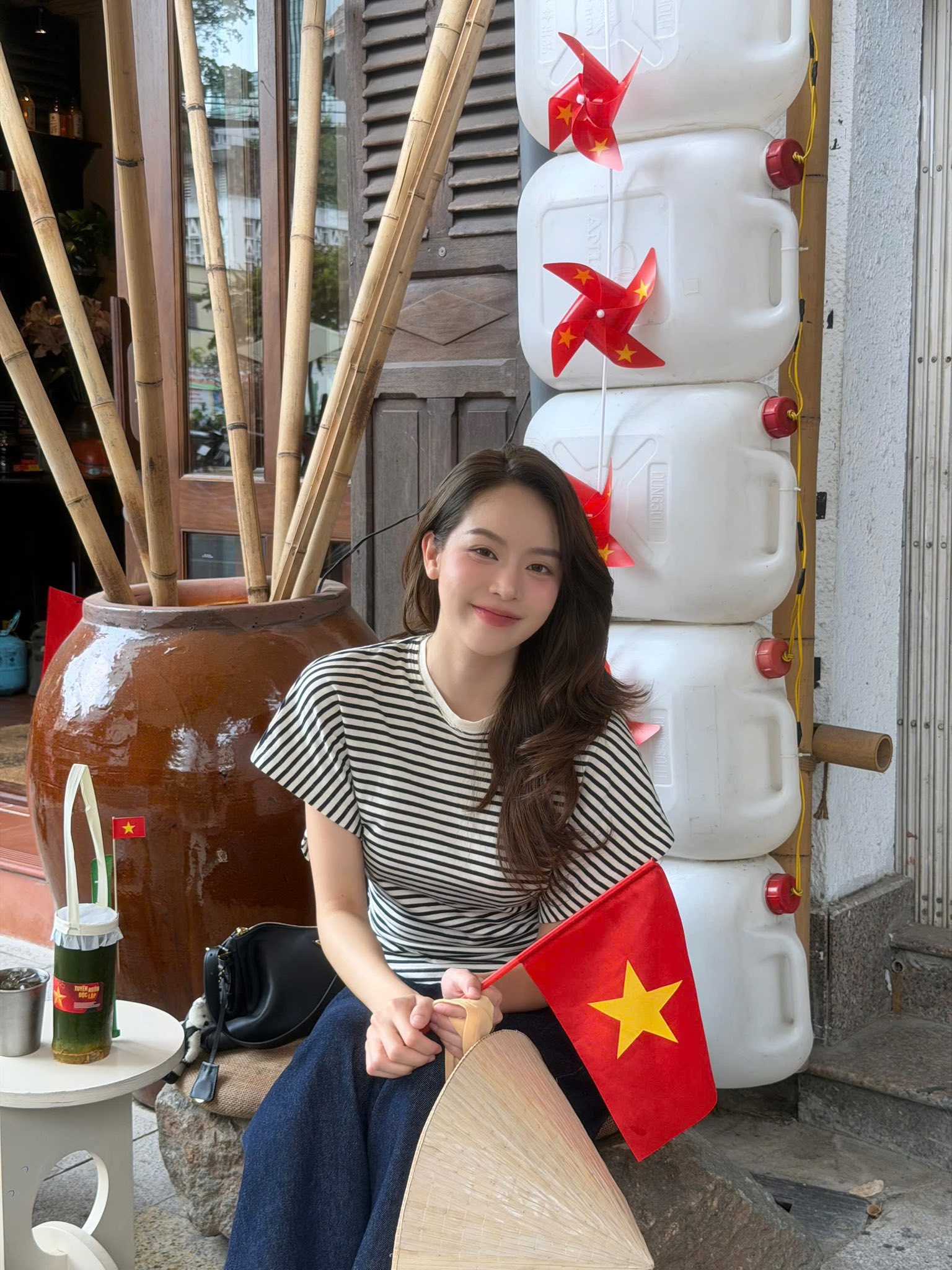 Hoa hậu thanh thủy tỏa s&aacute;ng với vẻ đẹp của h&ograve;a b&igrave;nh trong bộ ảnh kỷ niệm 30 / 4 - Ảnh 5.