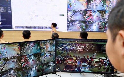 Phía sau những màn hình giữ nhịp giao thông Thủ đô