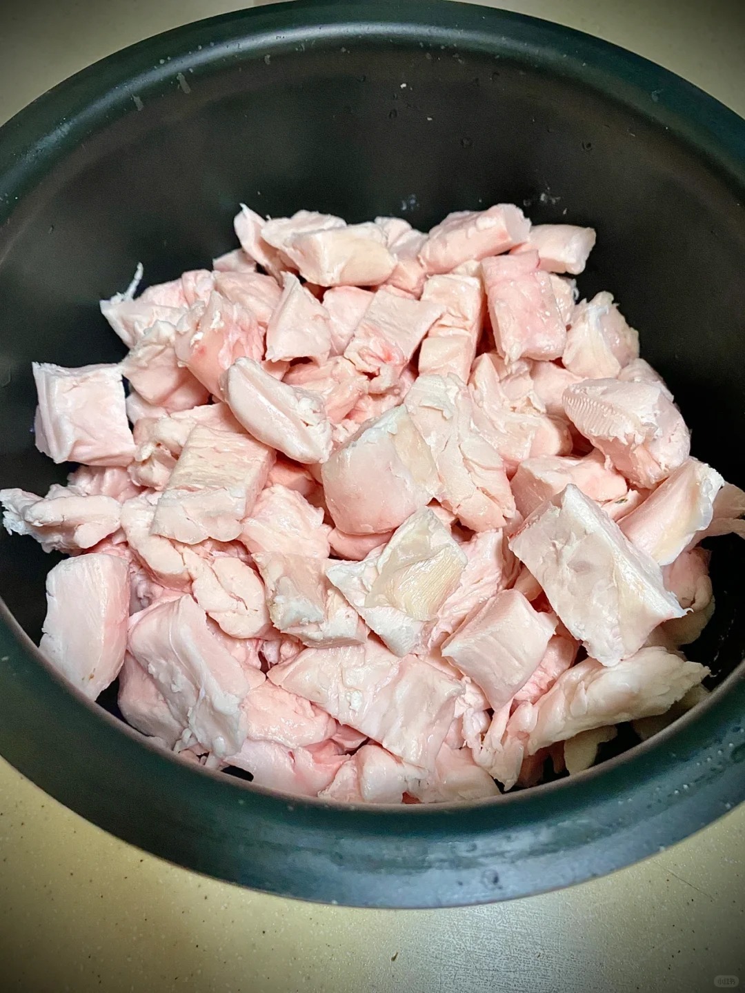 Từ khi ph&aacute;t hiện c&aacute;ch l&agrave;m mỡ lợn từ nồi cơm điện, đời t&ocirc;i 'sang trang' - Ảnh 1.