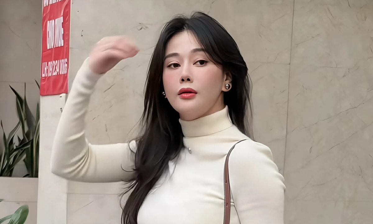 Phương Oanh bất ngờ xuất hiện, g&acirc;y ch&uacute; &yacute; với diện mạo mới