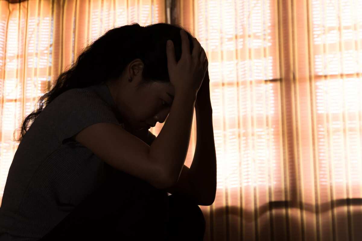 Vợ vay tiền nuôi sống, chồng vẫn không chịu về quê vì sợ bị cười vào mặt