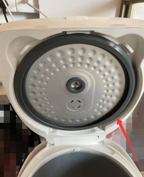 Vệ sinh Nồi cơm điện đ&uacute;ng c&aacute;ch để tiết kiệm điện v&agrave; giữ trọn vị ngon bữa cơm - Ảnh 1.