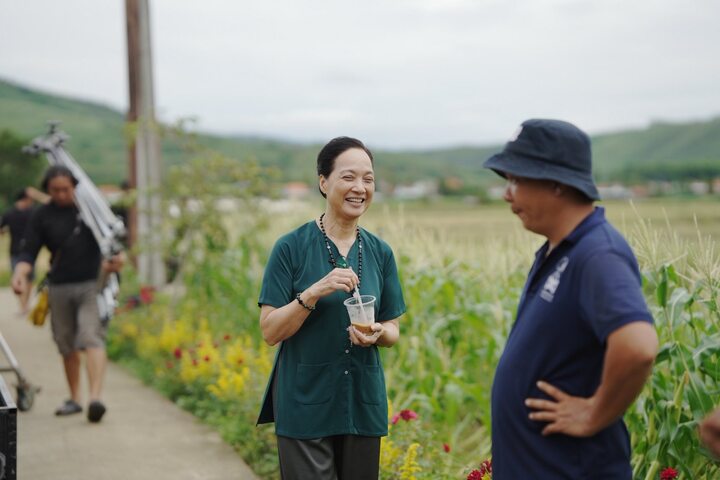 NSND đ&oacute;ng phim dẫn đầu ph&ograve;ng v&eacute;: L&agrave; mỹ nh&acirc;n m&agrave;n ảnh, U70 vẫn trẻ đẹp kh&oacute; tin - Ảnh 3.