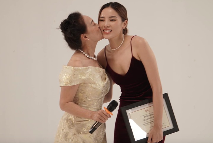 NSND đ&oacute;ng phim dẫn đầu ph&ograve;ng v&eacute;: L&agrave; mỹ nh&acirc;n m&agrave;n ảnh, U70 vẫn trẻ đẹp kh&oacute; tin - Ảnh 10.