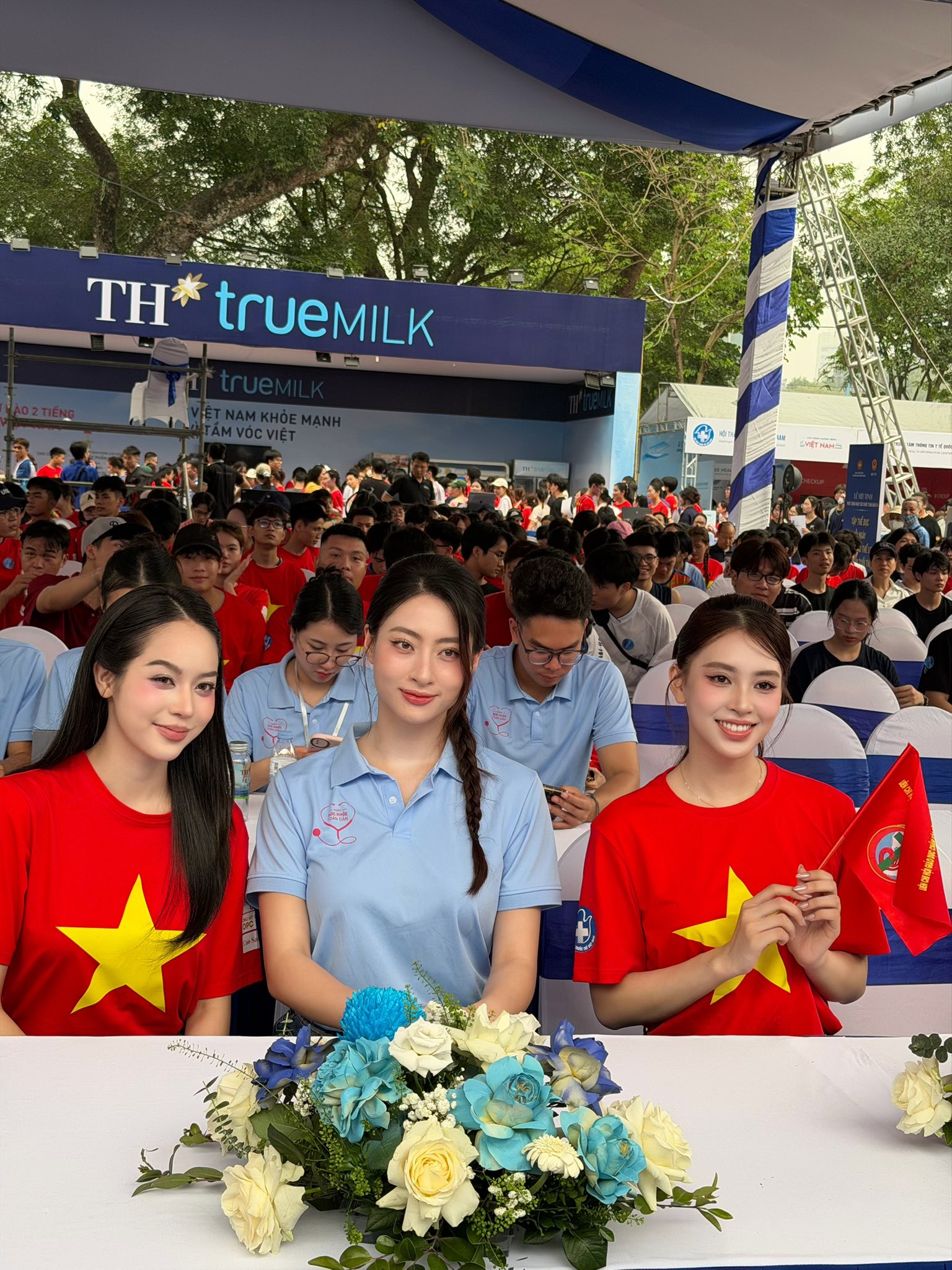 Lương th&ugrave;y Linh v&agrave; Trần Tiểu Vy lan tỏa Sức khỏe tại C&ocirc;ng vi&ecirc;n Thống Nhất - Ảnh 3.