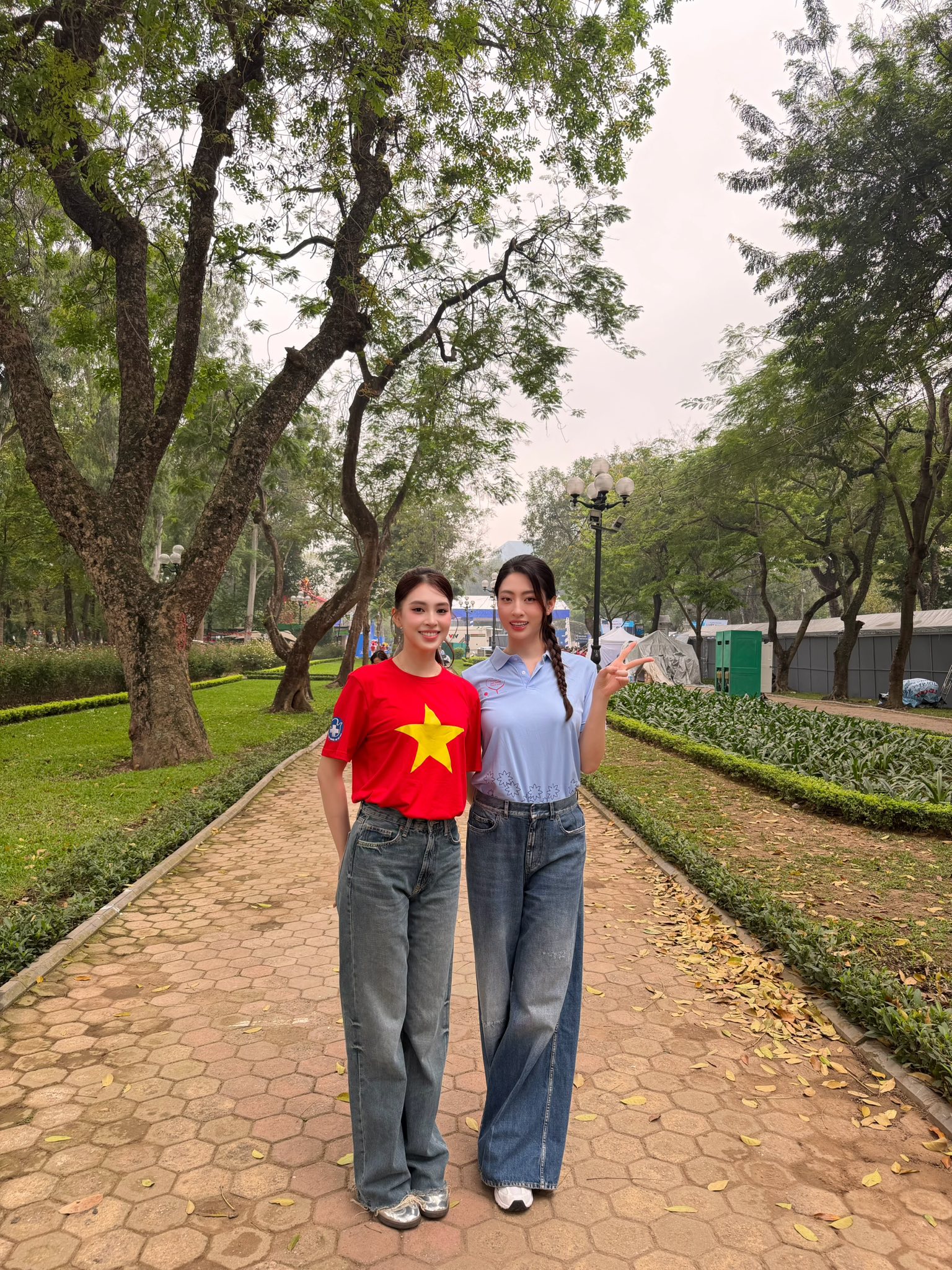 Lương th&ugrave;y Linh v&agrave; Trần Tiểu Vy lan tỏa Sức khỏe tại C&ocirc;ng vi&ecirc;n Thống Nhất - Ảnh 2.