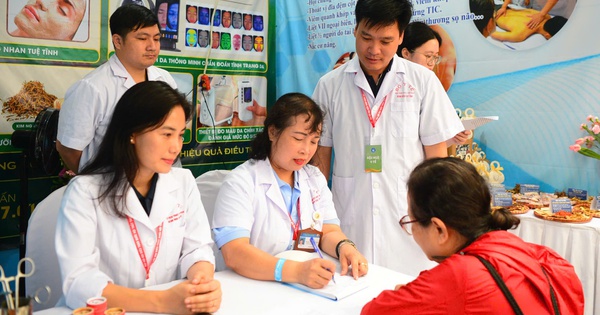 Đông Đảo Người Dân Được Khám Tư Vấn Sức Khỏe Miễn Phí Tại Lễ Mít Tinh Phát Động Ngày Sức Khỏe Toàn Dân