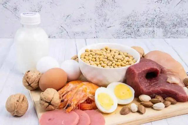 5 thực phẩm giúp cơ bắp dẻo dai sau tuổi 55 - Ảnh 1. 5 thực phẩm giúp cơ bắp dẻo dai sau tuổi 55 - Ảnh 1.