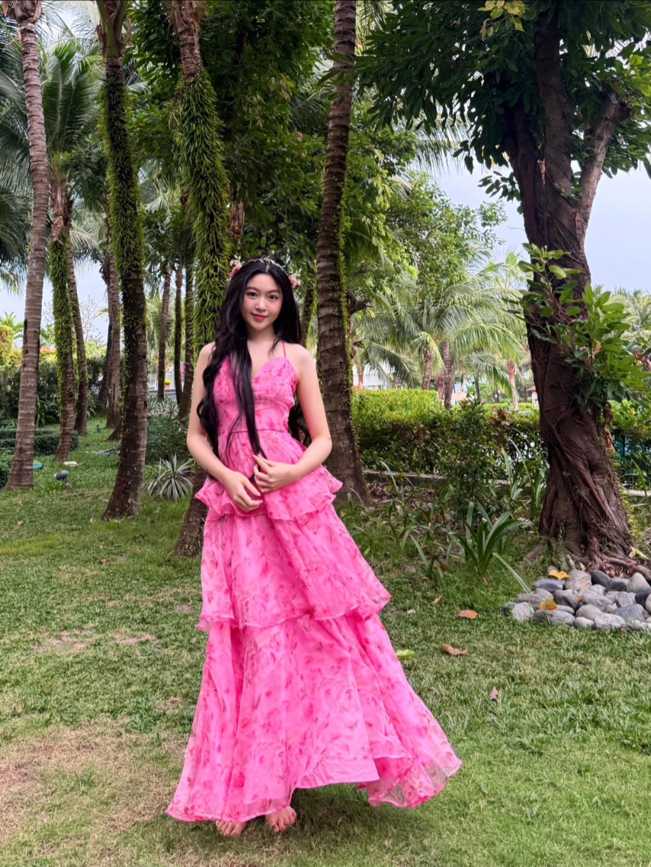 Vợ và con gái MC Quyền Linh gây chú ý trong sinh nhật 20 tuổi Lọ Lem - Ảnh 4. Vợ và con gái MC Quyền Linh gây chú ý trong sinh nhật 20 tuổi Lọ Lem - Ảnh 4.