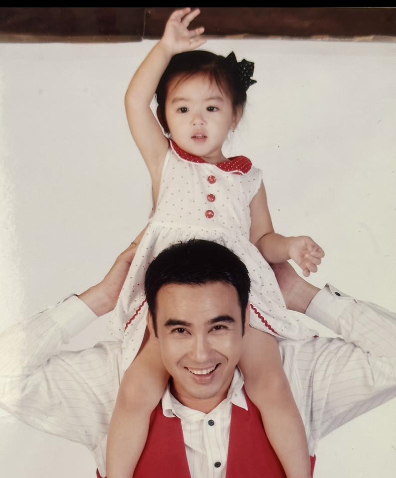 Vợ và con gái MC Quyền Linh gây chú ý trong sinh nhật 20 tuổi Lọ Lem - Ảnh 5. Vợ và con gái MC Quyền Linh gây chú ý trong sinh nhật 20 tuổi Lọ Lem - Ảnh 5.