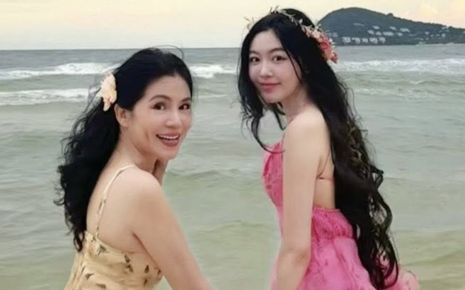 Lọ Lem 20 tuổi nhà MC Quyền Linh: Vẻ đẹp nàng thơ và cuộc sống hiện tại - Ảnh 1. Lọ Lem 20 tuổi nhà MC Quyền Linh: Vẻ đẹp nàng thơ và cuộc sống hiện tại - Ảnh 1.