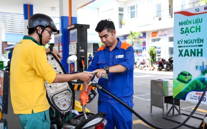 Bảo vệ người tiêu dùng ở Hà Nội: Tăng trưởng kinh tế qúy I / 2026 và thách thức giá xăng dầu - Ảnh 2. Bảo vệ người tiêu dùng ở Hà Nội: Tăng trưởng kinh tế qúy I / 2026 và thách thức giá xăng dầu - Ảnh 2.