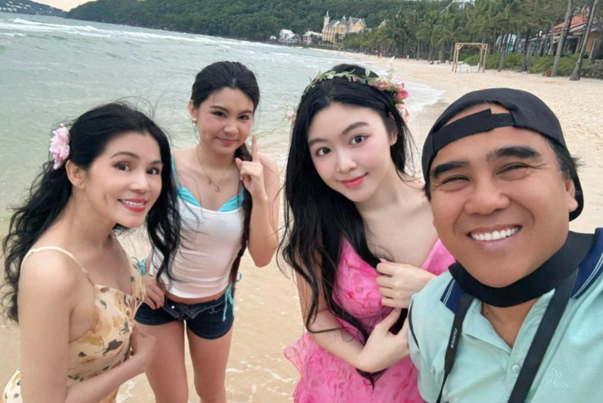 Vợ và con gái MC Quyền Linh gây chú ý trong sinh nhật 20 tuổi Lọ Lem - Ảnh 6. Vợ và con gái MC Quyền Linh gây chú ý trong sinh nhật 20 tuổi Lọ Lem - Ảnh 6.