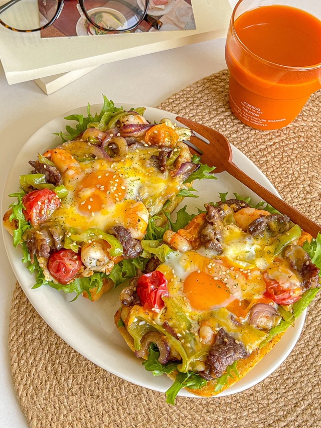 Bữa s&aacute;ng "chuẩn Eat Clean" si&ecirc;u nhanh gọn: B&aacute;nh m&igrave; kẹp t&ocirc;m b&ograve; đậm đ&agrave; v&egrave;o c&aacute;i l&agrave; xong, chị em rần rần học theo - Ảnh 5.