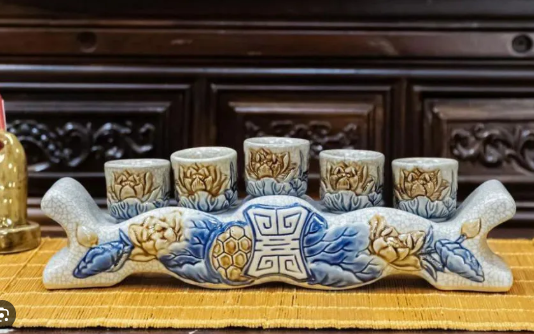 B&agrave;n thờ gia ti&ecirc;n b&agrave;i tr&iacute; đ&uacute;ng phong thủy mang lại b&igrave;nh an cho con ch&aacute;u