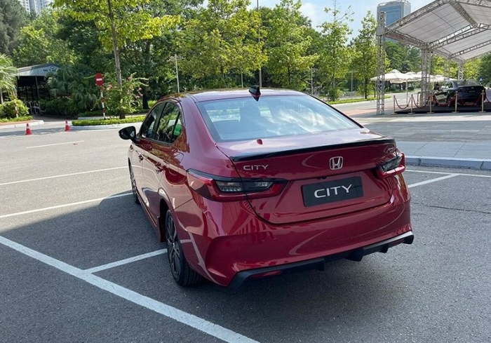 Gi&aacute; lăn b&aacute;nh Honda City giảm sốc , cạnh tranh với Hyundai Accent v&agrave; Toyota Vios 2026 - Ảnh 4.