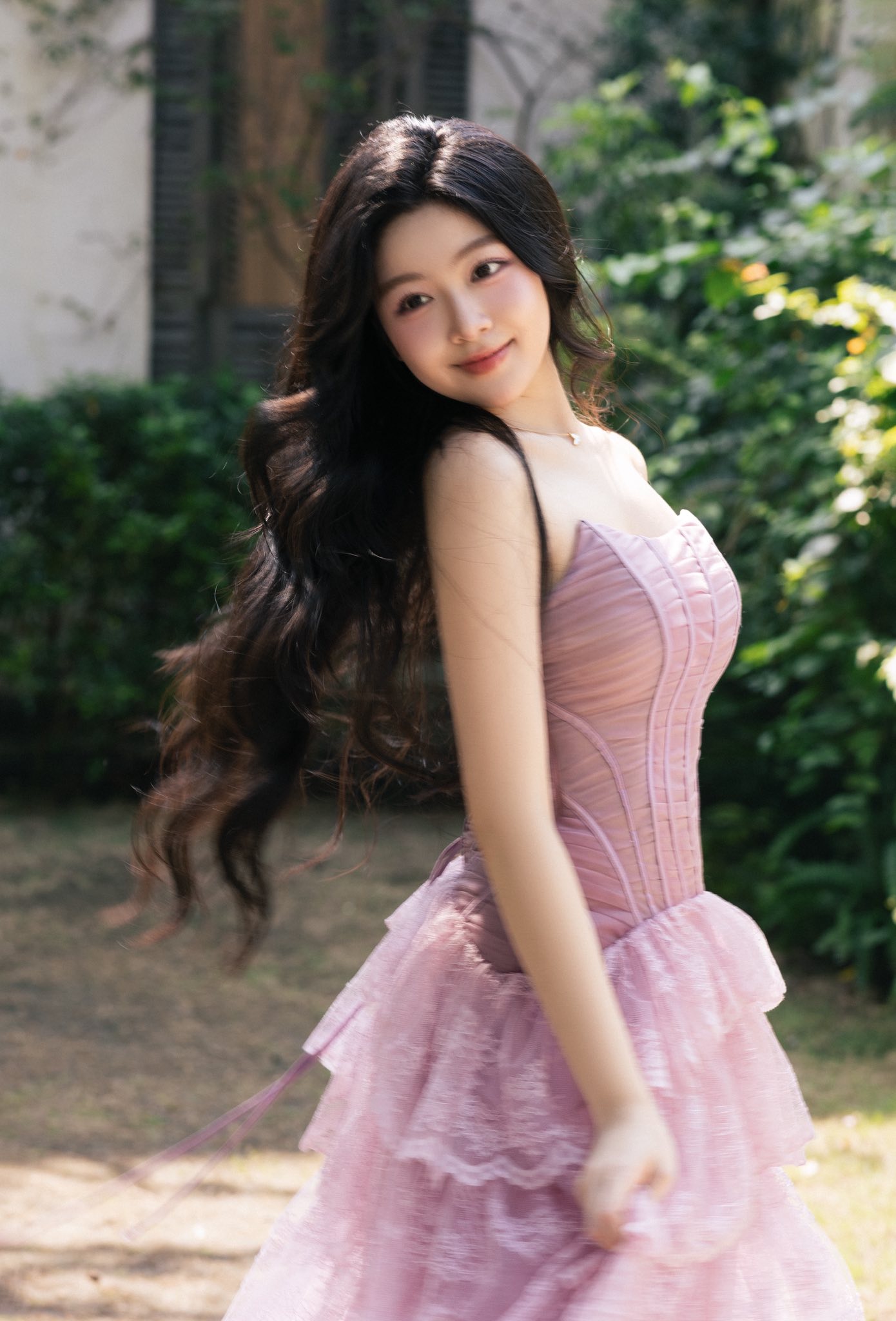 Lọ Lem 20 tuổi nhà MC Quyền Linh: Vẻ đẹp nàng thơ và cuộc sống hiện tại - Ảnh 10. Lọ Lem 20 tuổi nhà MC Quyền Linh: Vẻ đẹp nàng thơ và cuộc sống hiện tại - Ảnh 10.