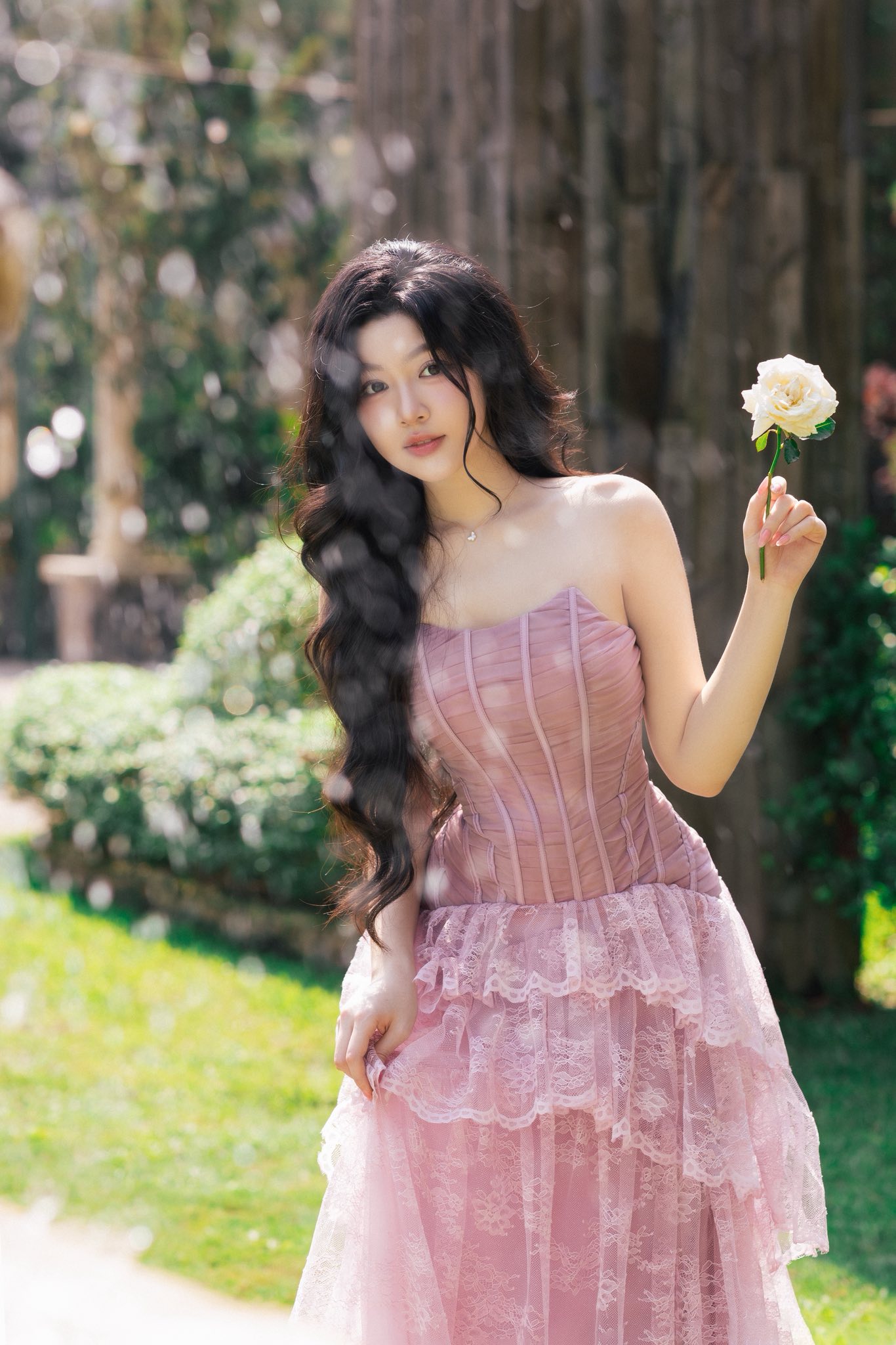 Lọ Lem 20 tuổi nhà MC Quyền Linh: Vẻ đẹp nàng thơ và cuộc sống hiện tại - Ảnh 8. Lọ Lem 20 tuổi nhà MC Quyền Linh: Vẻ đẹp nàng thơ và cuộc sống hiện tại - Ảnh 8.