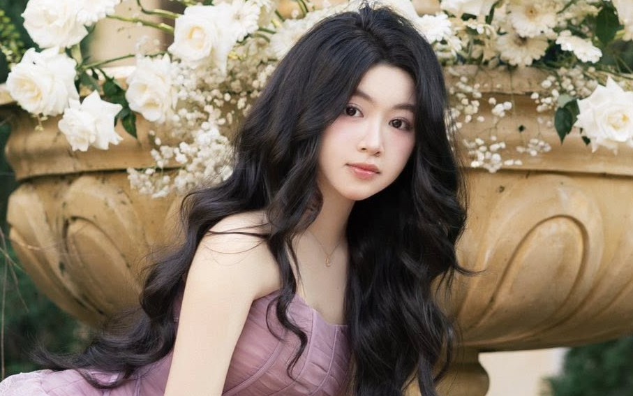 Lọ Lem - con gái Quyền Linh gây chú ý bởi gu ăn mặc trưởng thành - Ảnh 3. Lọ Lem - con gái Quyền Linh gây chú ý bởi gu ăn mặc trưởng thành - Ảnh 3.