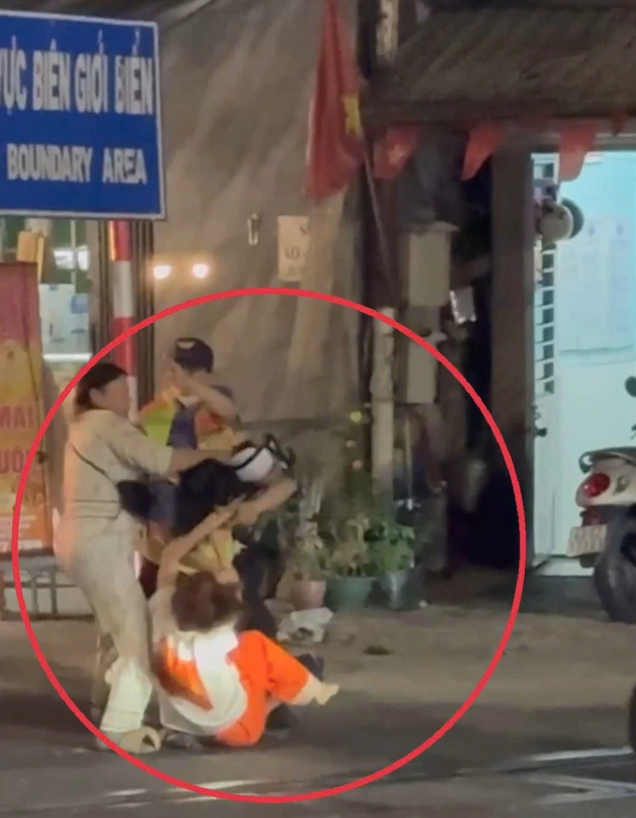 nh&acirc;n vi&ecirc;n đường sắt  - Ảnh 1.