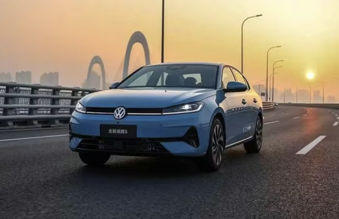 Sedan hạng C giá 305 triệu đồng đẹp sang trọng, trang bị đẳng cấp sánh ngang Camry, rẻ hơn Kia Morning, Hyundai Grand i10 - Ảnh 2. Sedan hạng C giá 305 triệu đồng đẹp sang trọng, trang bị đẳng cấp sánh ngang Camry, rẻ hơn Kia Morning, Hyundai Grand i10 - Ảnh 2.