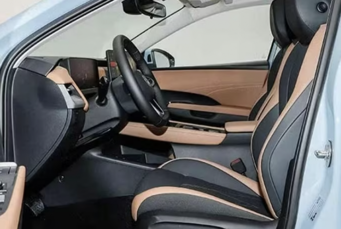 Sedan hạng C giá 305 triệu đồng đẹp sang trọng, trang bị đẳng cấp sánh ngang Camry, rẻ hơn Kia Morning, Hyundai Grand i10 - Ảnh 6. Sedan hạng C giá 305 triệu đồng đẹp sang trọng, trang bị đẳng cấp sánh ngang Camry, rẻ hơn Kia Morning, Hyundai Grand i10 - Ảnh 6.