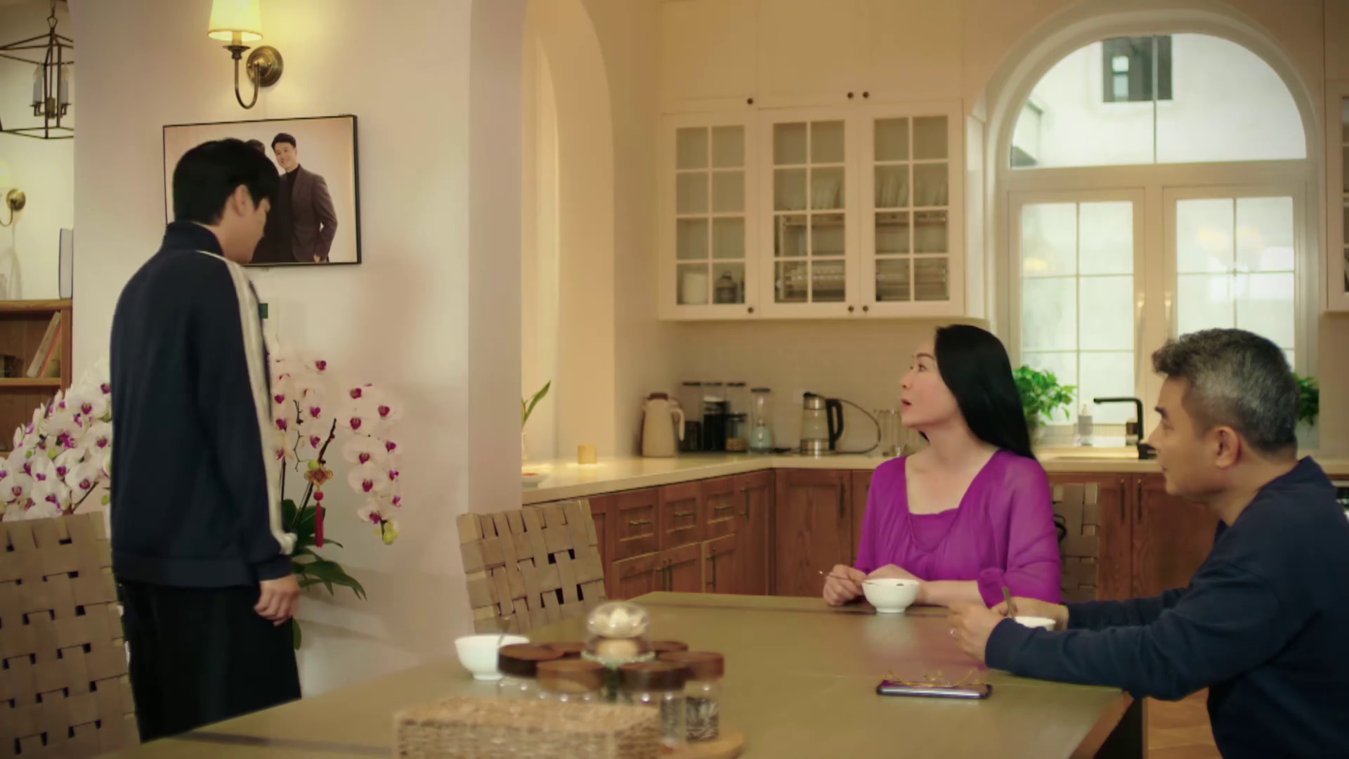 Bước chân vào đời - Tập 20: Quân thay đổi sau chia tay - Ảnh 3. Bước chân vào đời - Tập 20: Thương trải lòng với Lâm sau chia tay - Ảnh 2.