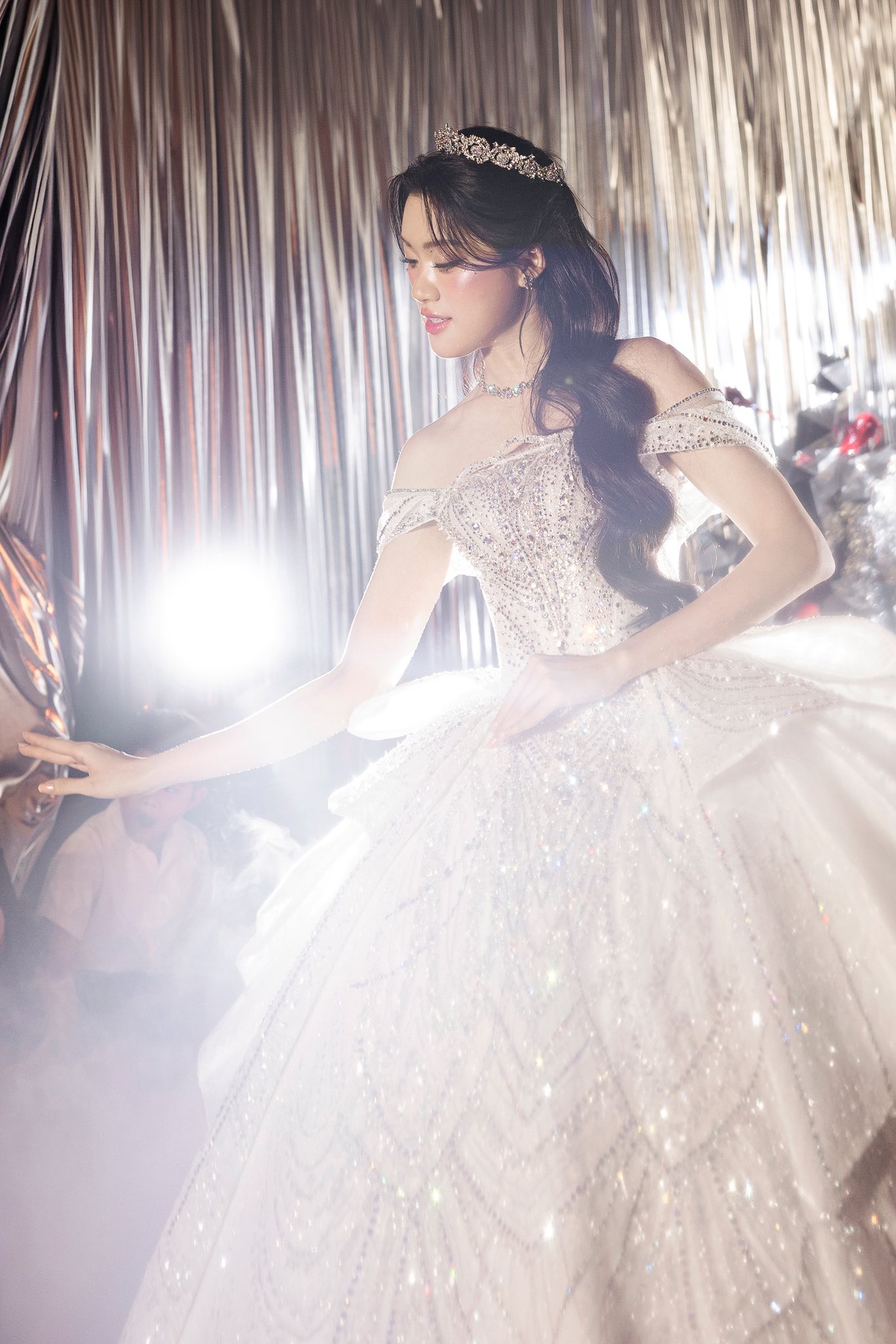 Phan Phương Oanh Tỏa sáng trong váy cưới ấn tượng tại Miss World Vietnam 2025 - Ảnh 3. Phan Phương Oanh Tỏa sáng trong váy cưới ấn tượng tại Miss World Vietnam 2025 - Ảnh 3.