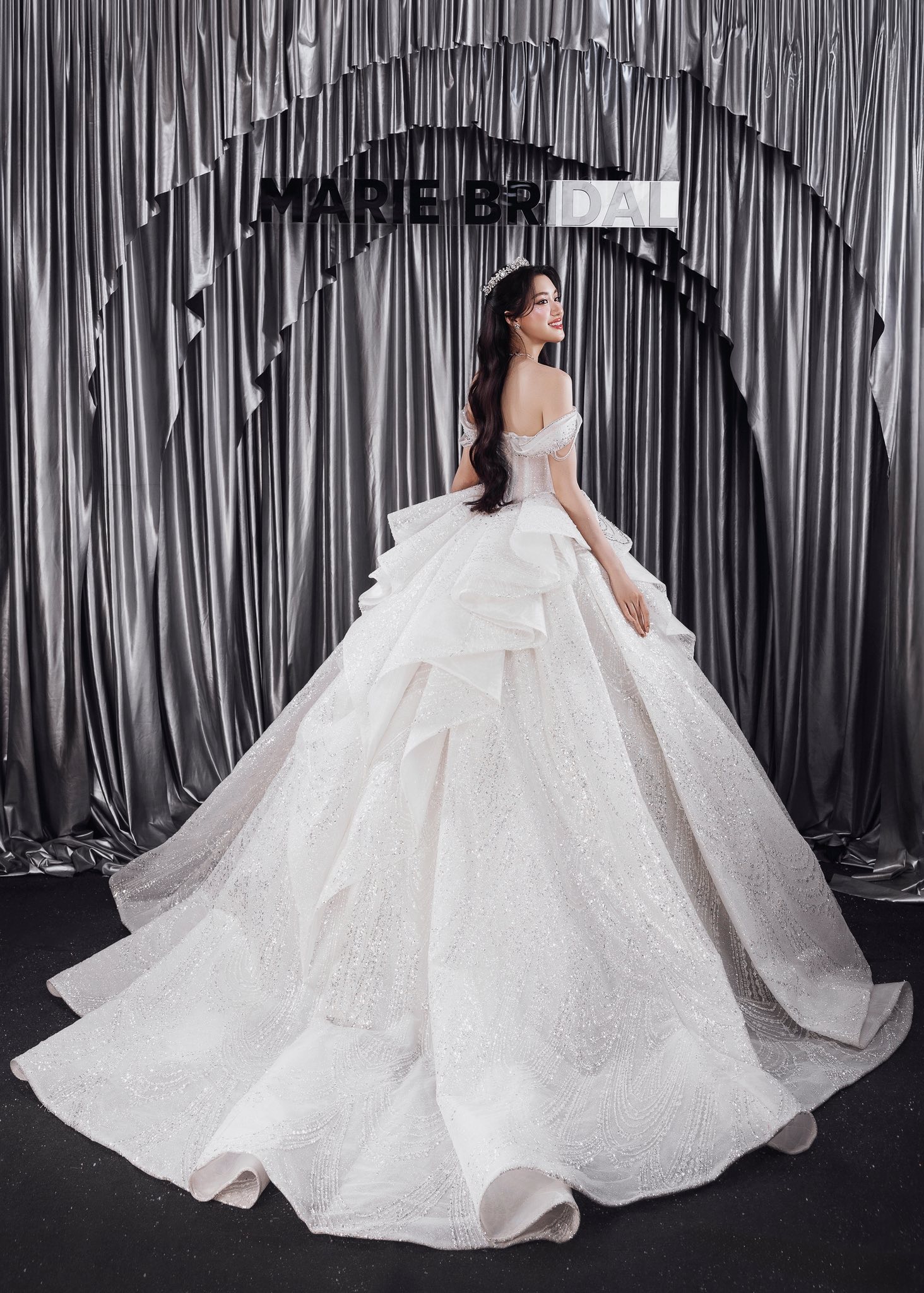 Phan Phương Oanh Tỏa sáng trong váy cưới ấn tượng tại Miss World Vietnam 2025 - Ảnh 4. Phan Phương Oanh Tỏa sáng trong váy cưới ấn tượng tại Miss World Vietnam 2025 - Ảnh 4.