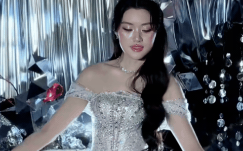 Phan Phương Oanh Tỏa sáng trong váy cưới ấn tượng tại Miss World Vietnam 2025 - Ảnh 1. Phan Phương Oanh Tỏa sáng trong váy cưới ấn tượng tại Miss World Vietnam 2025 - Ảnh 1.