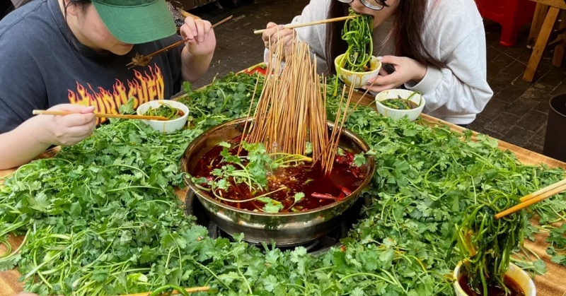 Bữa Ăn 'Nặng Mùi' Gây Tranh Cãi: Người Khen Nức Nở, Kẻ Chê Bỏ Phí Thực Phẩm