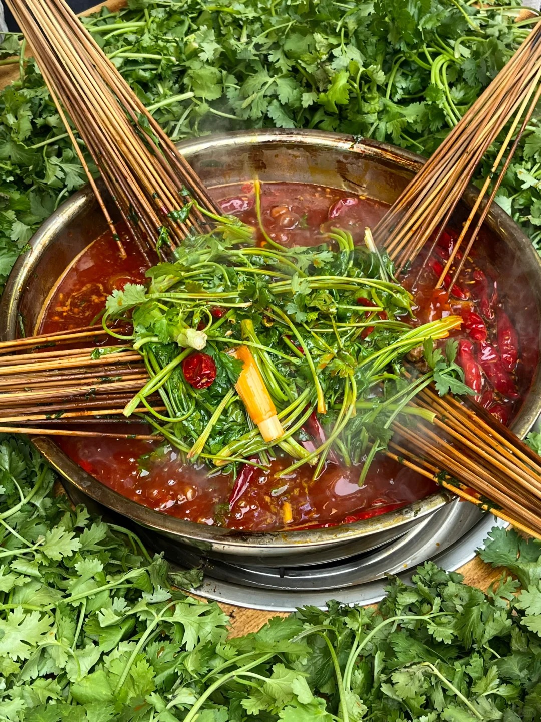 Bức ảnh bữa ăn "nặng m&ugrave;i" nhất c&otilde;i mạng h&ocirc;m nay: Người khen nức nở, kẻ ch&ecirc; bai "chỉ l&agrave; tr&ograve; l&agrave;m m&agrave;u l&atilde;ng ph&iacute; thức ăn"! - Ảnh 3.