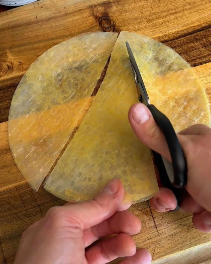 L&agrave;m b&aacute;nh sừng b&ograve; bằng b&aacute;nh tr&aacute;ng với nồi chi&ecirc;n kh&ocirc;ng dầu - Ảnh 2.