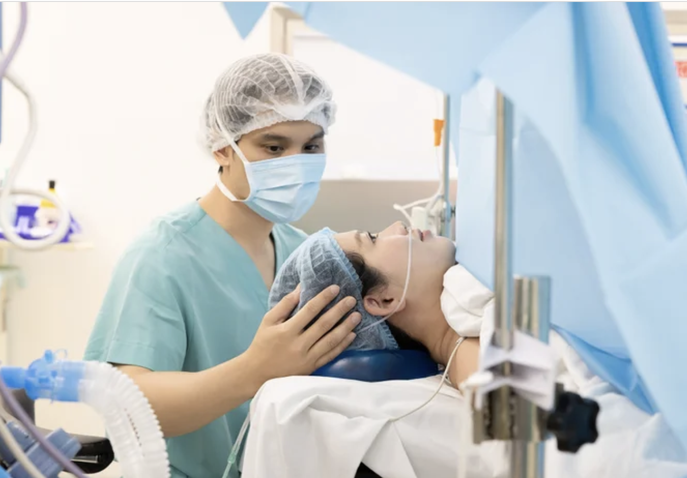 &Aacute; hậu Chế Nguyễn Quỳnh Ch&acirc;u ch&agrave;o đ&oacute;n con trai đầu l&ograve;ng c&ugrave;ng chồng doanh nh&acirc;n - Ảnh 3.