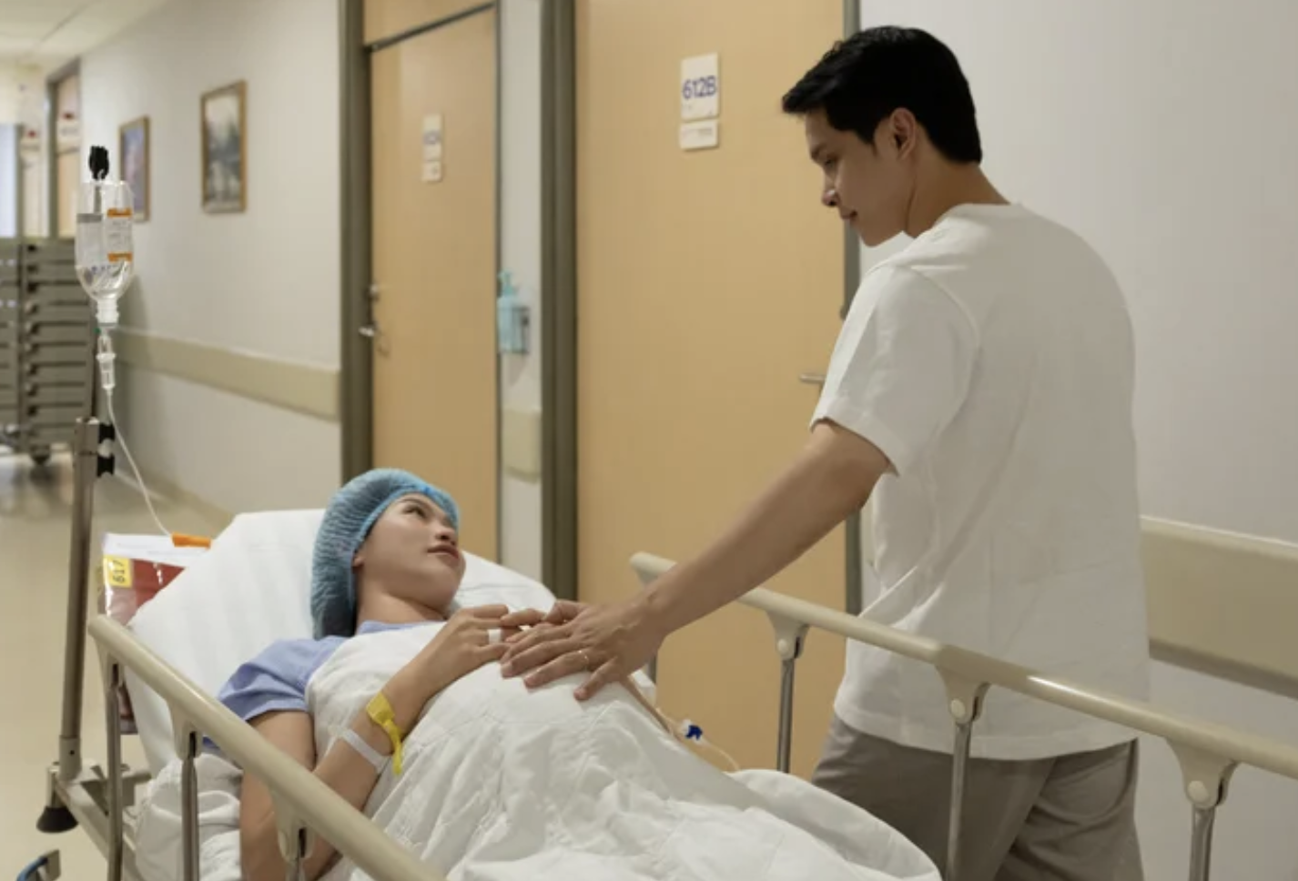 &Aacute; hậu Chế Nguyễn Quỳnh Ch&acirc;u ch&agrave;o đ&oacute;n con trai đầu l&ograve;ng c&ugrave;ng chồng doanh nh&acirc;n - Ảnh 2.