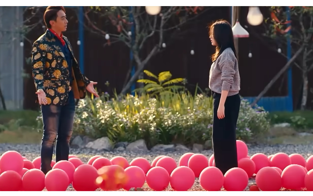 Đ&igrave;nh T&uacute; v&agrave; Ngọc Huyền c&ugrave;ng c&oacute; người theo đuổi trong "Ngược đường ngược nắng"