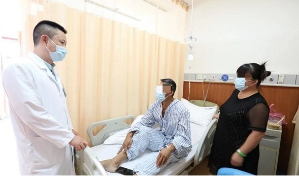 Người đàn ông 49 tuổi phát hiện ung thư gan, thừa nhận 1 thói quen trước khi ngủ nhiều người Việt mắc phải - Ảnh 1. Người đàn ông 49 tuổi phát hiện ung thư gan, thừa nhận 1 thói quen trước khi ngủ nhiều người Việt mắc phải - Ảnh 1.