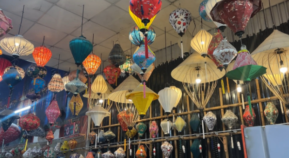 Những trải nghiệm th&uacute; vị tại l&agrave;ng nghề đ&egrave;n lồng nổi tiếng Hội An - Ảnh 1.