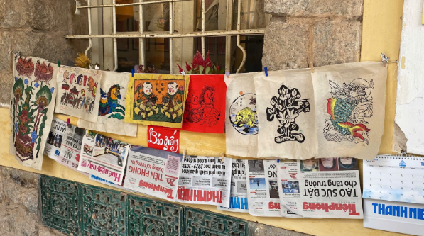 Trải nghiệm làm tranh mộc bản dân gian: Khi giới trẻ 'đánh thức' di sản giữa lòng cố đô - Ảnh 11. Trải nghiệm làm tranh mộc bản dân gian: Khi giới trẻ 'đánh thức' di sản giữa lòng cố đô - Ảnh 11.