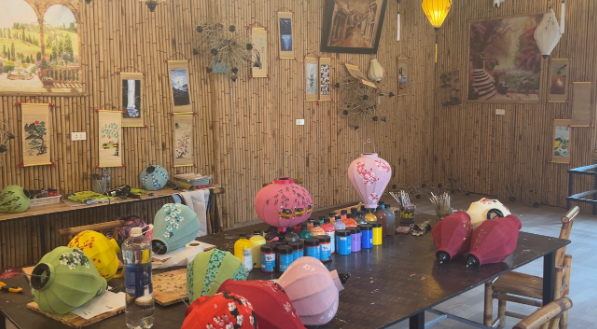 Những trải nghiệm th&uacute; vị tại l&agrave;ng nghề đ&egrave;n lồng nổi tiếng Hội An - Ảnh 3.