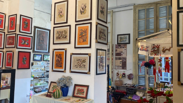 Trải nghiệm làm tranh mộc bản dân gian: Khi giới trẻ 'đánh thức' di sản giữa lòng cố đô - Ảnh 3. Trải nghiệm làm tranh mộc bản dân gian: Khi giới trẻ 'đánh thức' di sản giữa lòng cố đô - Ảnh 3.