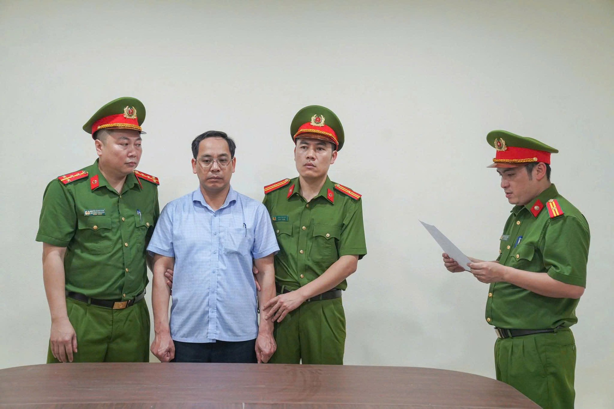 Bắt tạm giam 4 c&aacute;n bộ Ph&uacute; Thọ Trục lợi từ suất ăn của người yếu thế - Ảnh 2.