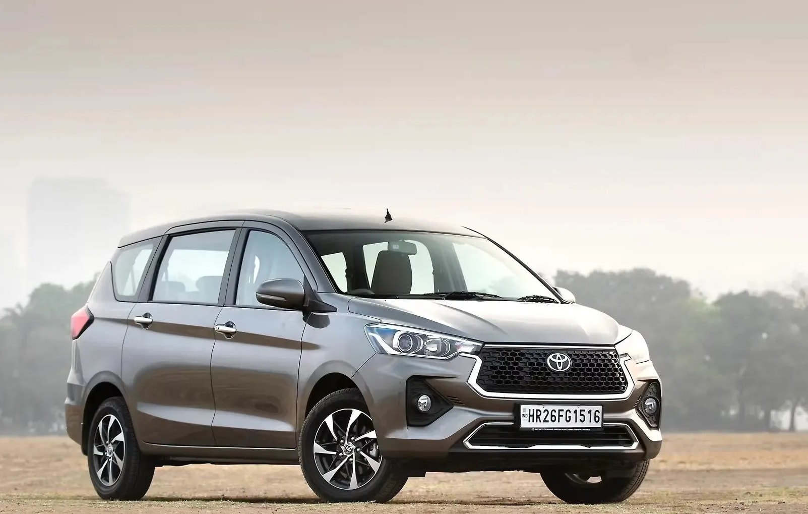 MPV 7 chỗ gi&aacute; 285 triệu đồng của Toyota thiết kế rộng r&atilde;i, trang bị hiện đại, rẻ hơn Kia Morning, Hyundai Grand i10 ph&ugrave; hợp với người chưa gi&agrave;u liệu c&oacute; về Việt Nam? - Ảnh 2.